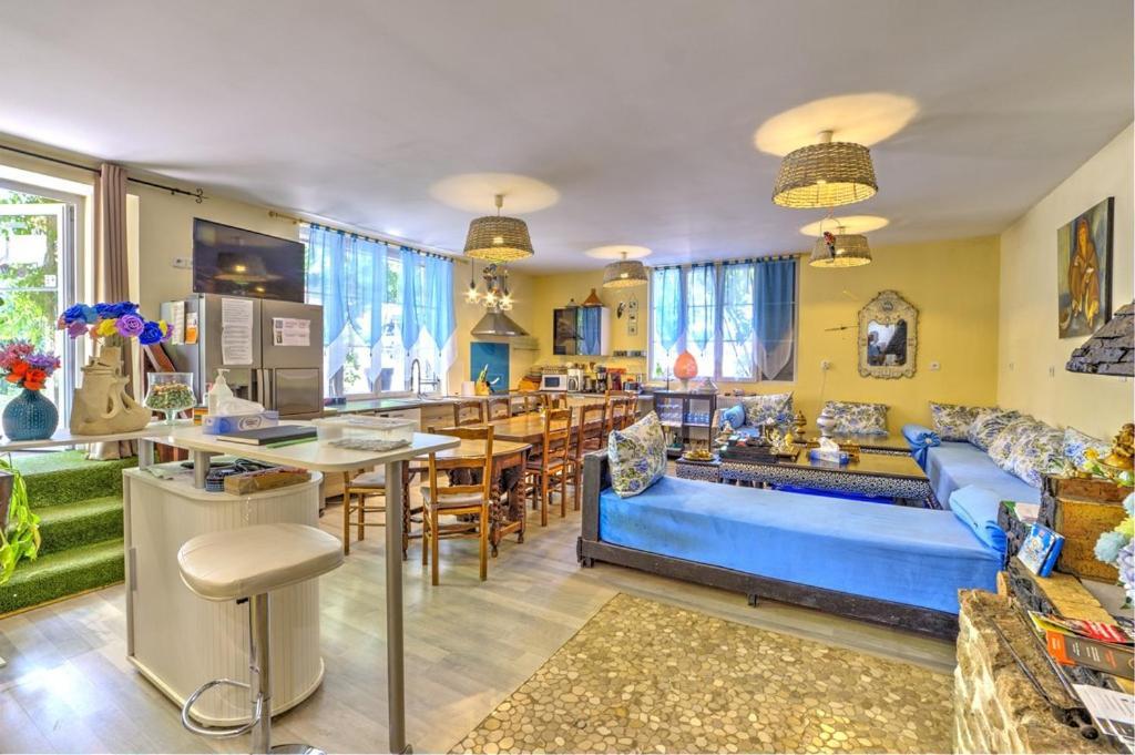 Bed and Breakfast L'Amarre Aux Anges Cormatin Экстерьер фото