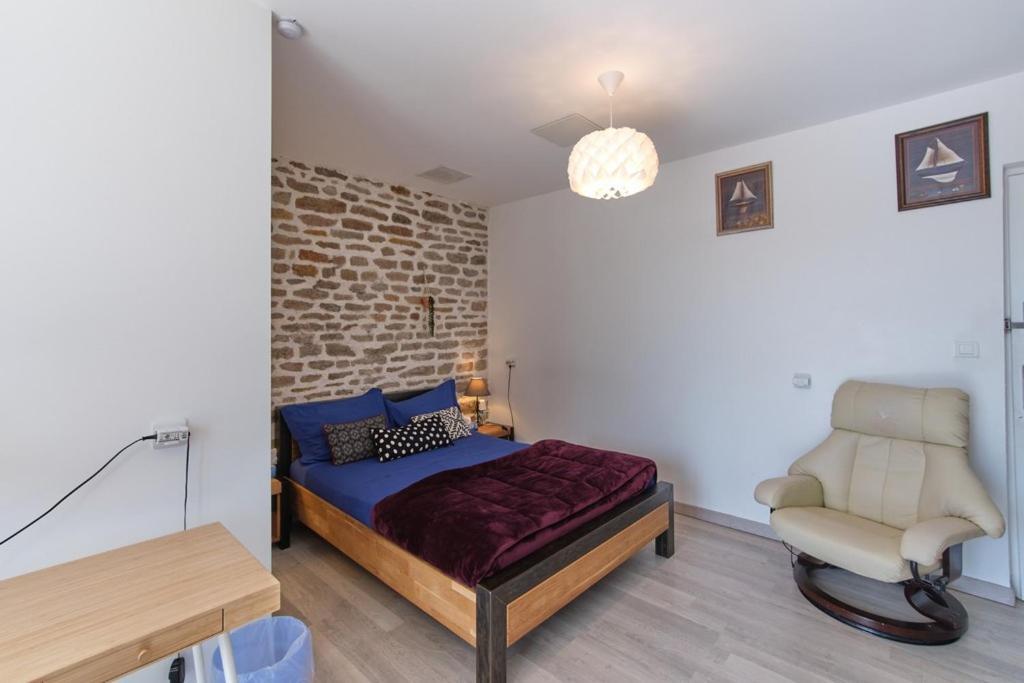 Bed and Breakfast L'Amarre Aux Anges Cormatin Экстерьер фото